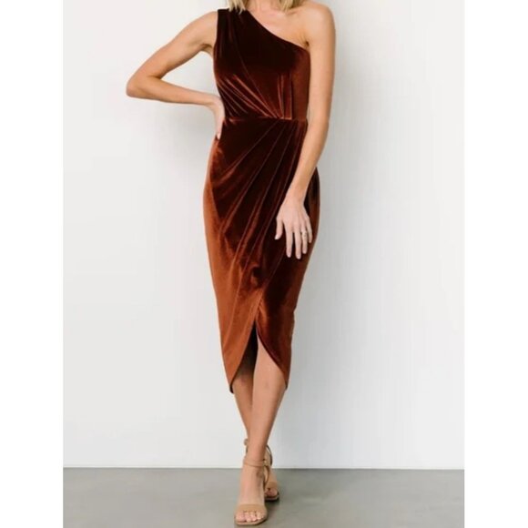 Elegant One-Shoulder Brown Velvet Dress - Picture 1 of 9